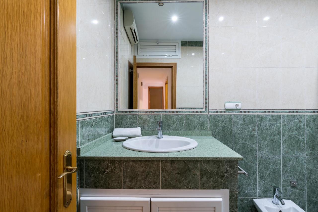 Holi-Rent Salado Apartman Sevilla Kültér fotó
