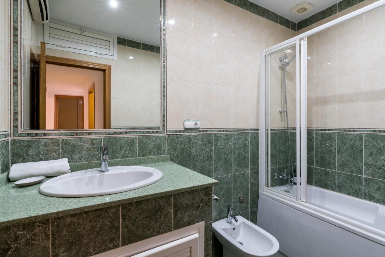 Holi-Rent Salado Apartman Sevilla Kültér fotó
